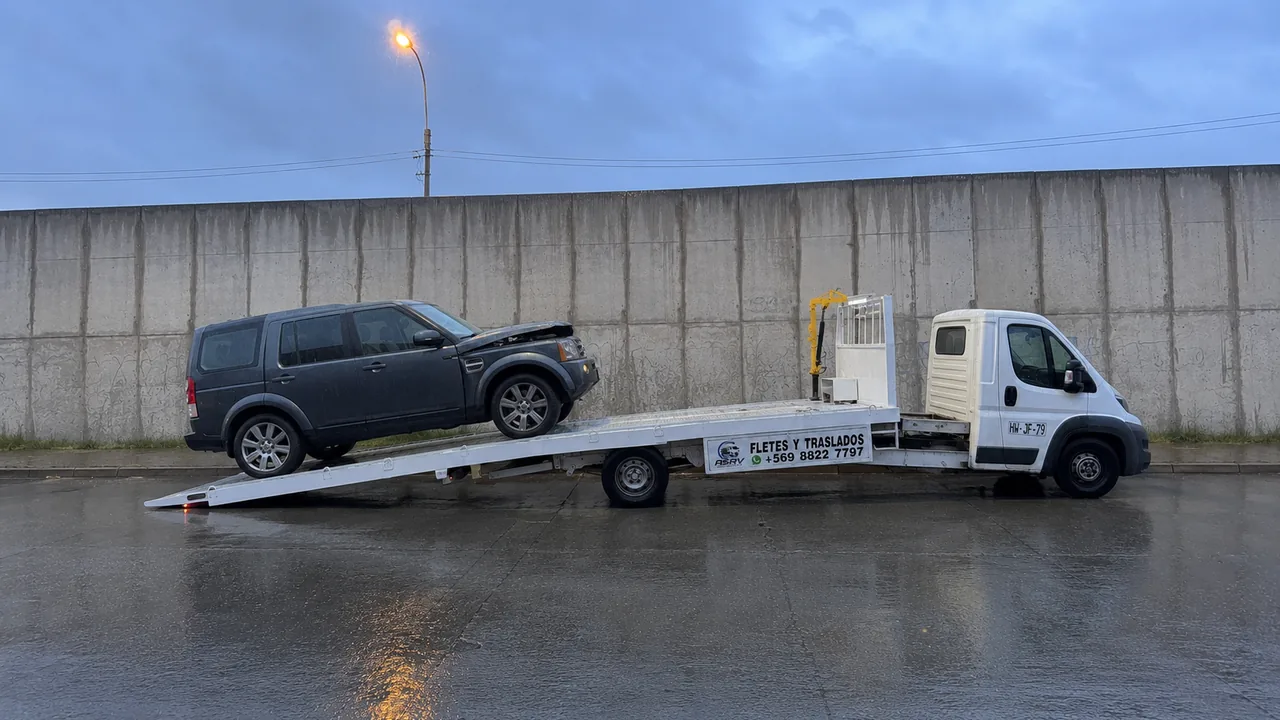Grúa de plataforma con rampa inclinada en Santiago